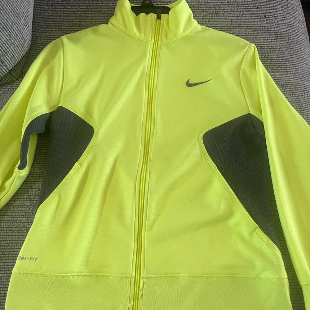 Like new boys Nike dry fit yellow jacket with zipper front - Picture 6 of 11